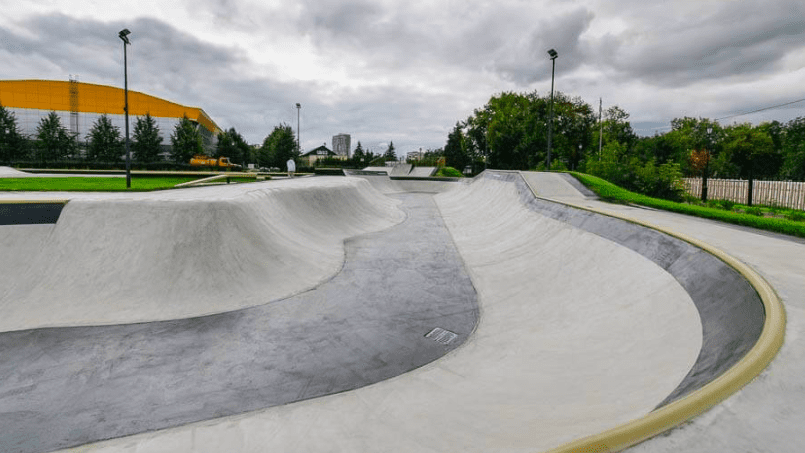 черкизовская скейтпарк бетонный в парке рядом с памп треком